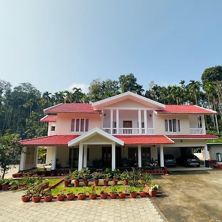 Green Castle Apartment Gonikoppal Exterior photo